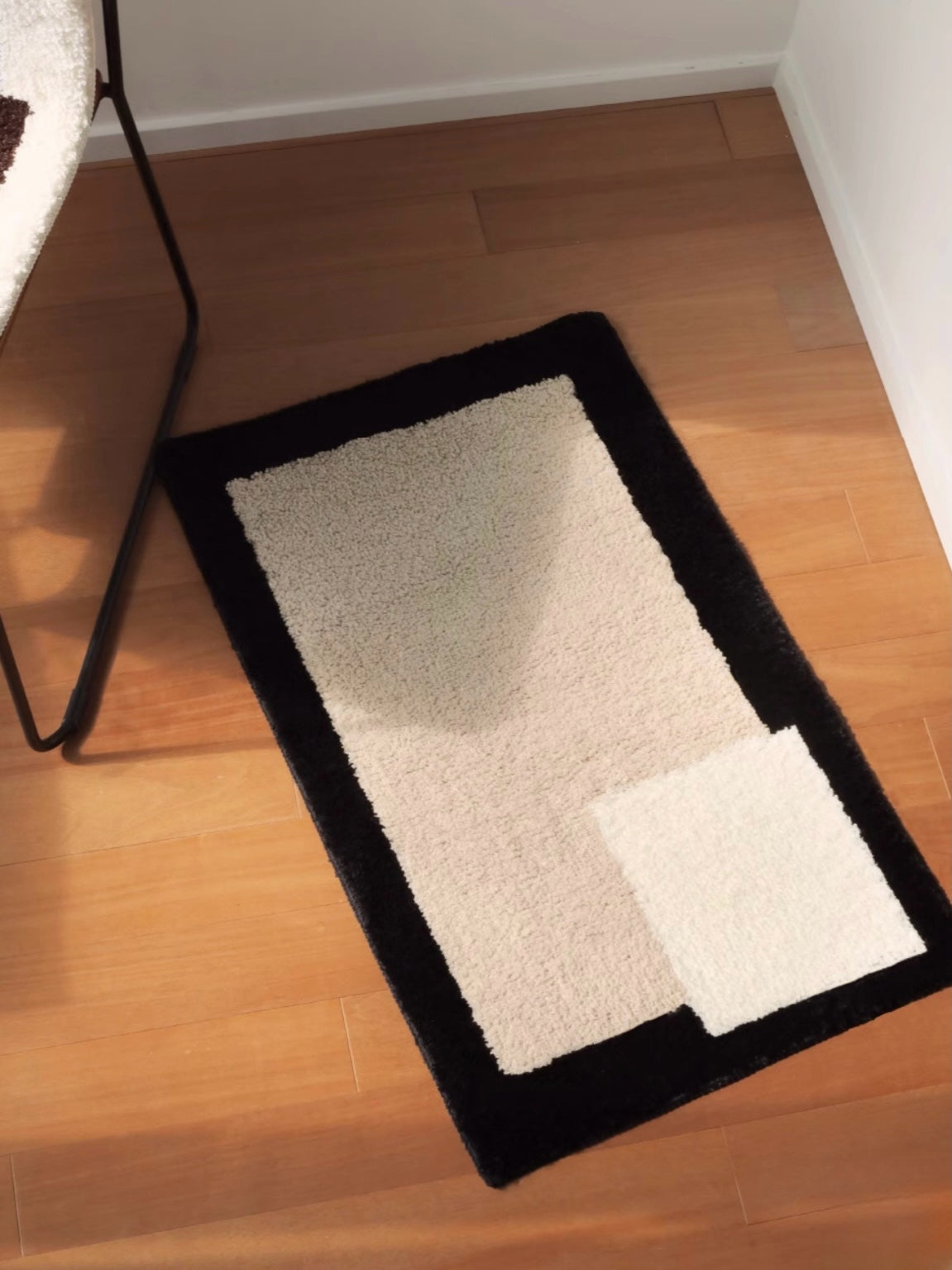 Soft Contemporary Abstract Geometric Bath Rug, Absorbent, Anti-slipper